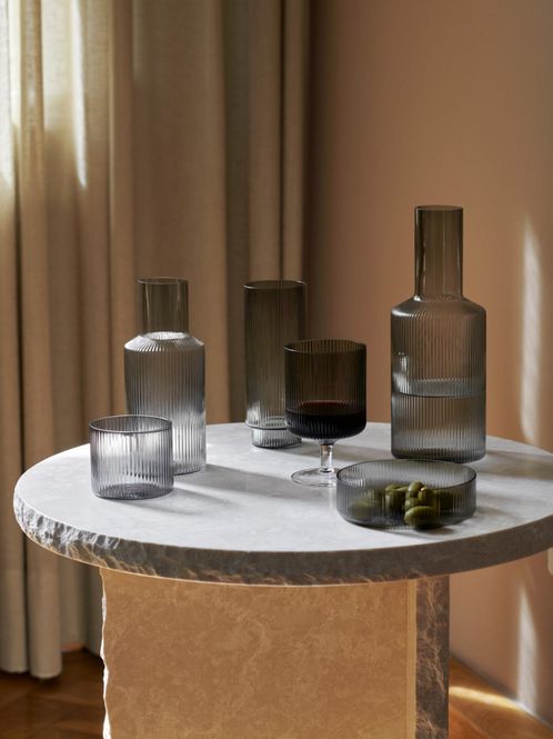 Hovedbilde Ripple Carafe - Smoked Grey/ Ferm Living