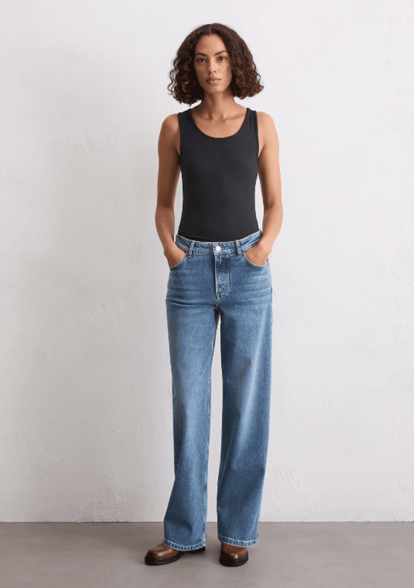 Jeans model Linn wide with CIRCULOSE vintage blue wash/ Marc O'Polo